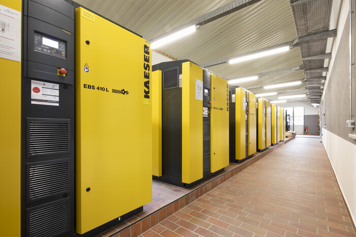 Енергоспестяваща работа с винтовите въздуходувки EBS на KAESER.