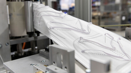 Защитни маски FFP-2 в производството на Unimatic.