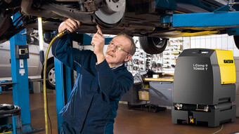 Буталната компресорна станция i.Comp 9 с интегриран хладилен изсушител е идеалният въздушен компресор за автосервиза.